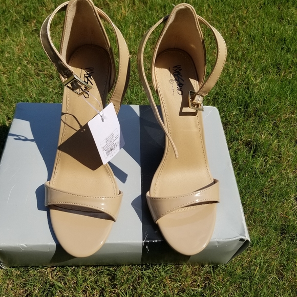 Mossimo Heels - Picture 2 of 6